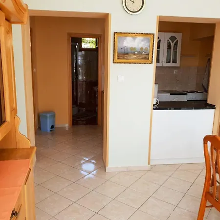Mit Pool In Apartament Balatonlelle