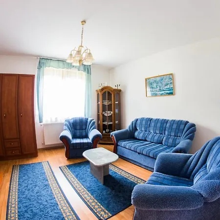 Mit Pool In Apartament