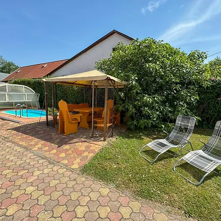 Mit Pool In Apartament Balatonlelle